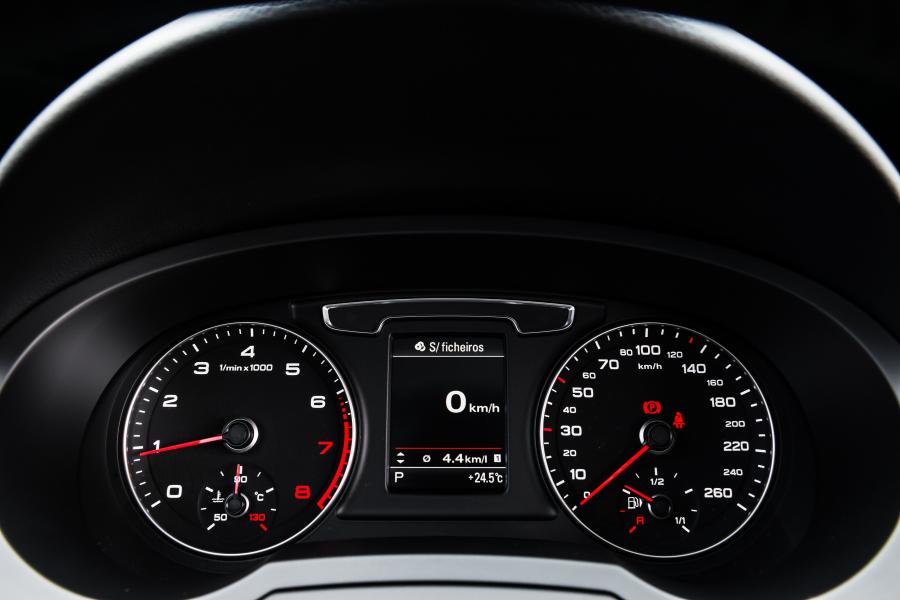 Панель приборов Audi Q3 1.4 TFSI Flex (8U) 2017 года  (LA) (фото 9 из 15)